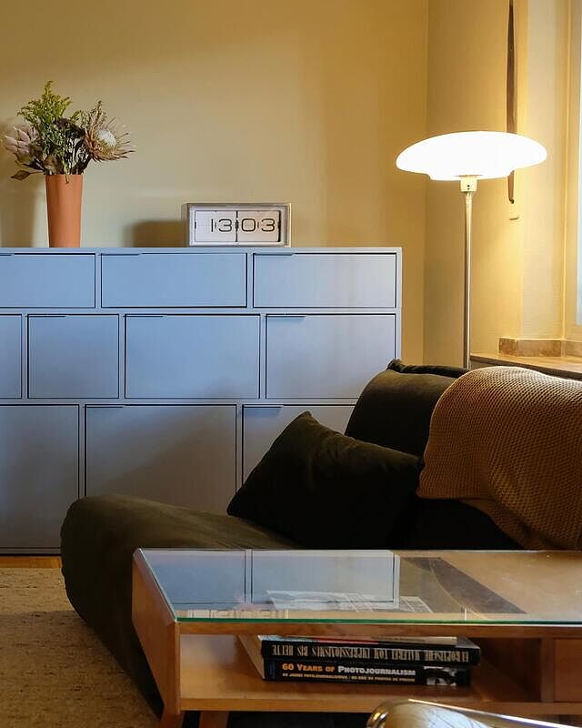 Werbung 🛋️ Moving this beauty from my old apartment to our new one was the best decision. I fits this wall perfectly and hides all the clutter we need but don’t want to see all the time, haha. I just love tylko so much and know I will keep this piece over so many years. You can design your own tylko according to your needs and space. It’s easy to put it together because the click system is just very good and the instructions super clear (I have 2 of them already). It’s a heavy piece to move but that’s because they are made from multiplex wood which is extremely hard and durable so it will last a long long time. 
With my Code NANDABLUE you will get 35% off on all orders over 500€  until the 18.05.23
