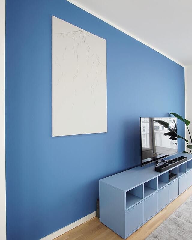 Blue Livingroom 
Interiordesign by jakoblohrdesign 
Wallart by kanosdesign 
.
.
.

#jlohrdesign #münchen #muenchen #interiordesign #munich #Innenarchitekt #regional #interiordecor #interiorinspiration #interiordecorating #home #homesweethome #homedesign #homedecor #homedecoration #homestyle #germaninteriorbloggers #interiorforyou #detailsoftheday #couchstyle #schönerwohnen #bespoke #traumzuhause #atmosphere #blue #blueatmosphere #livingroom #livingroomdecor