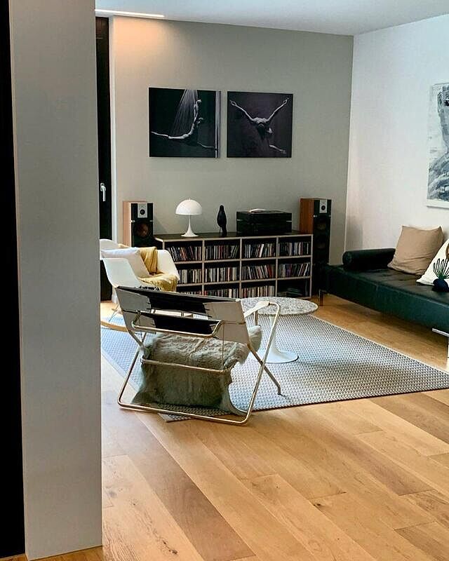 Rise and shine
Ein HALLO aus dem Wohnzimmer und ein schönes Restwochenende! ☀️

#sunday#sonntagsgefühl#interiordesign#solebenwir#decor#homedesign#home #interior123#simple#livingroom#living