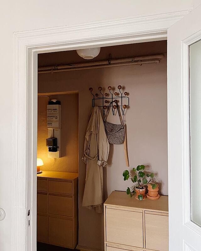 [Werbung] We are a chaotic a vibrant household so storage brings me the maximum of joy. The tylko dresses are helping to bring harmony to our hallway.  #harmonywithtylko And don’t forget with th code herzundblut30 you still get 30% off everything until 30.08.