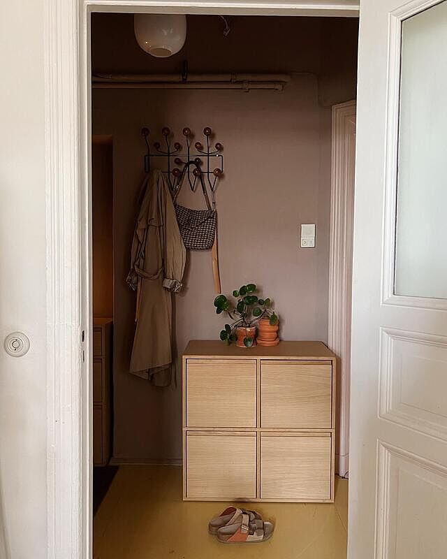[Werbung] We are a chaotic a vibrant household so storage brings me the maximum of joy. The tylko dresses are helping to bring harmony to our hallway.  #harmonywithtylko And don’t forget with th code herzundblut30 you still get 30% off everything until 30.08.