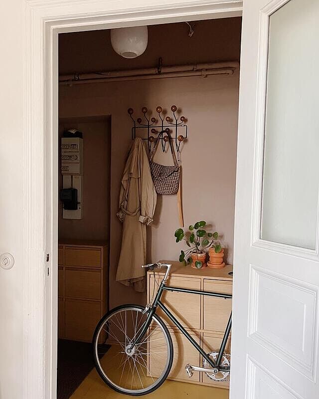 [Werbung] We are a chaotic a vibrant household so storage brings me the maximum of joy. The tylko dresses are helping to bring harmony to our hallway.  #harmonywithtylko And don’t forget with th code herzundblut30 you still get 30% off everything until 30.08.