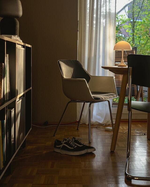#sundayvibes 😍
.
.
Was mögt ihr an einem Sonntag am meisten?
.
.
Ich die Ruhe 😊
.
.
.
.
.
.
.
#sunday #sundaymornings #japandi #solebich #usm #design #interior #ikea #tylko #thonet #designmilk #marcelbreuer #german #düsseldorf #apartmenttherapy #midcentury #minimalism #interiordesign #space #livingspace #worldofinterior #somewhereiwouldliketolive #architecture #interiors #iic #hygge #hyggehome 

shltr apartmenttherapy myinterior interiormilk solebich interior123 designmilk oshsdesign my.lvngrm usm somewhereiwouldliketolive iic__official anothachoppa