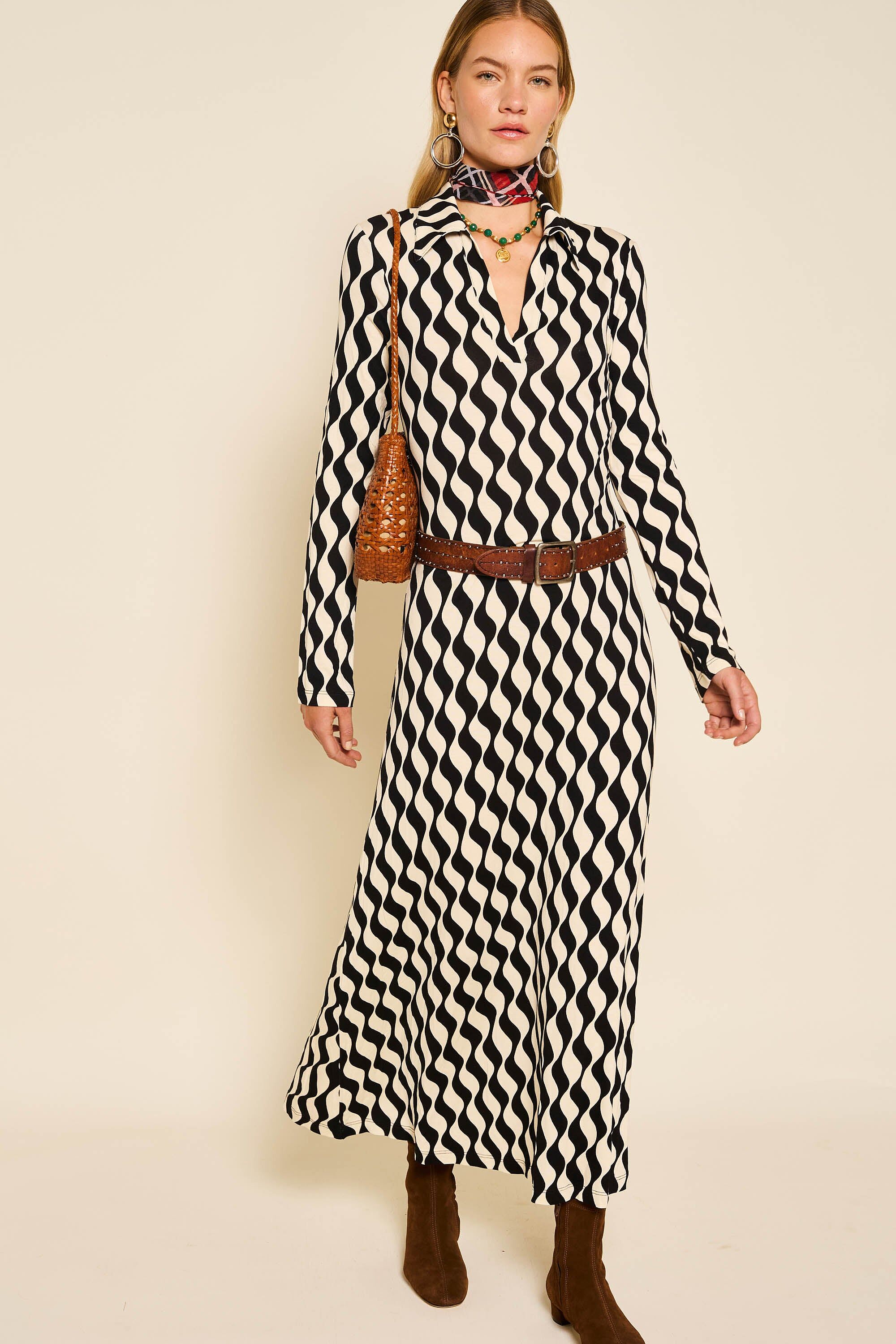 Tillie Jersey Midi Dress in Black Mono Wave