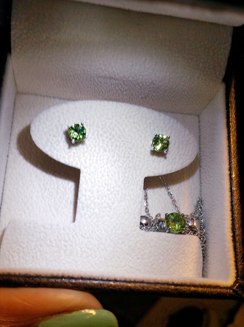 Review on Basket-Set Round Peridot Studs