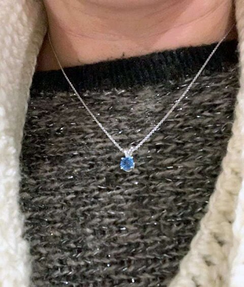 Absolutely gorgeous pendant!