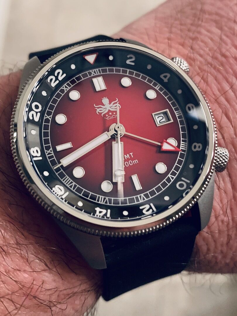 PHOIBOS EAGLE RAY GMT PX023E 300M Dive Watch Red