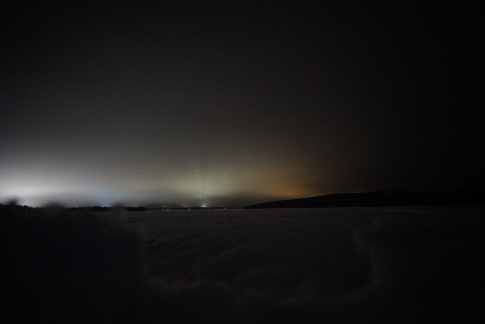 オーロラが見れたら良かったのですが、残念ながら小雨という悪天候。人生初のオーロラハンティングだったので見れたら最高だったのですが、残念です。しかし、コタでの軽食や伝統的な飲み物には満足でした。