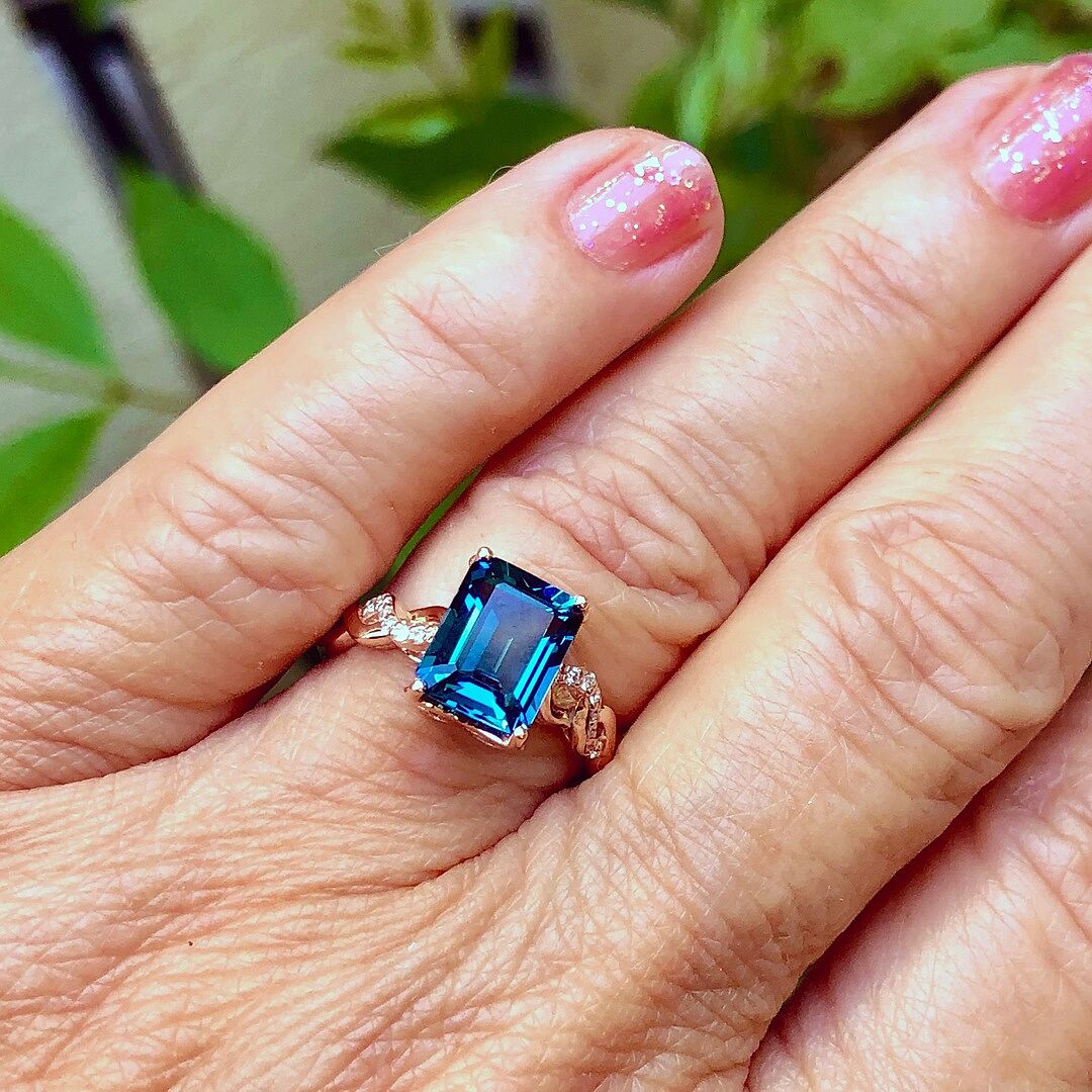 A stunning ring with London Blue Topaz