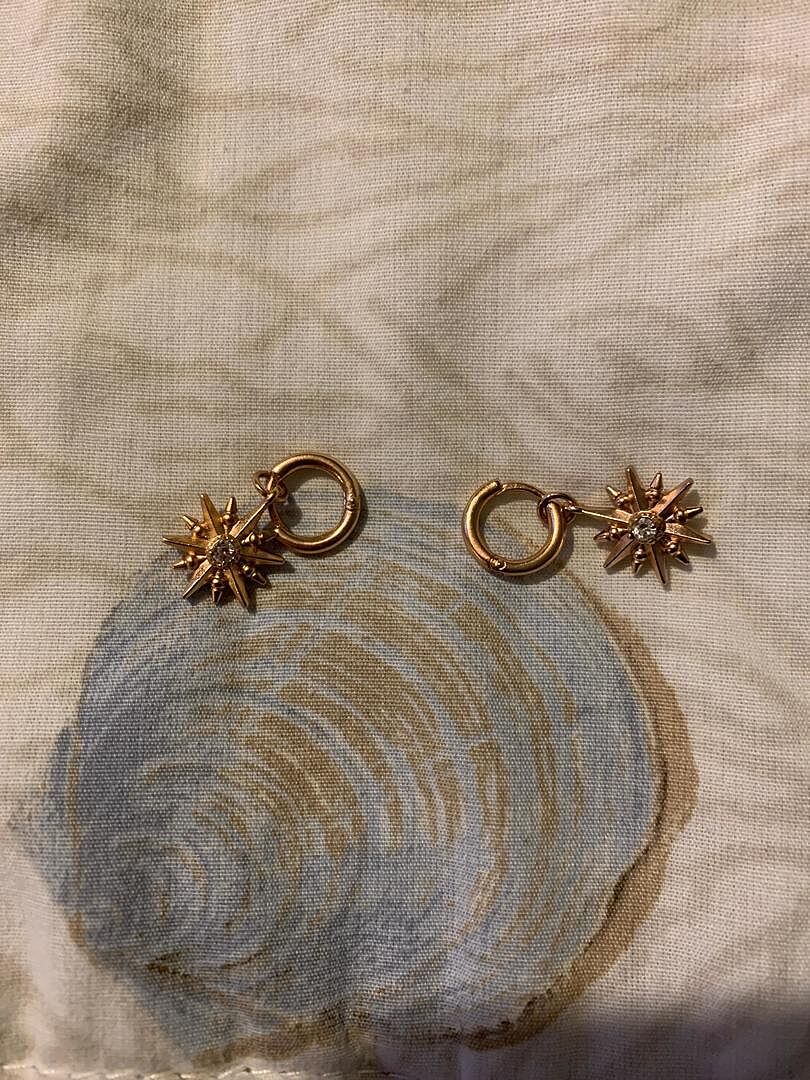 Starburst Charm Earrings Set in Gold Kendra Scott