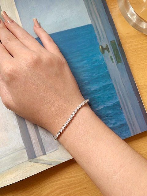 Round diamond link tennis bracelet