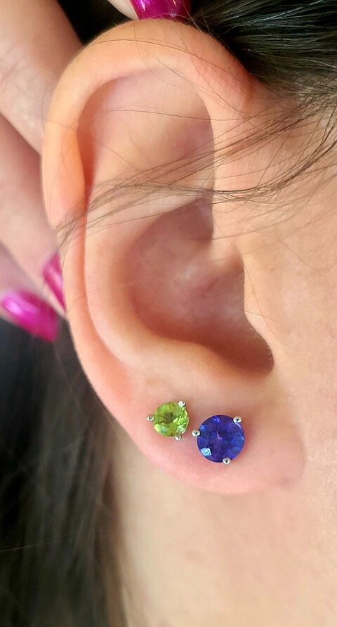 Beautiful Tanzanite stud set!