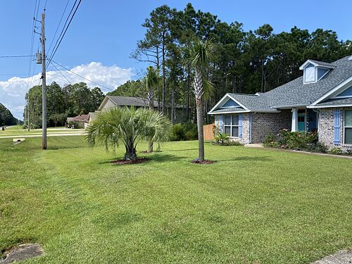 A lawn in Navarre, FL