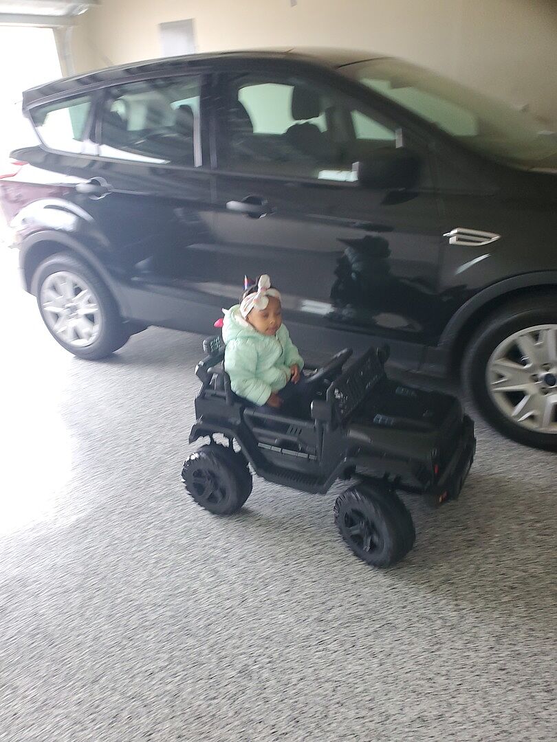 12V Kids Ride-On Truck Car w/ Parent Remote Control, Spring