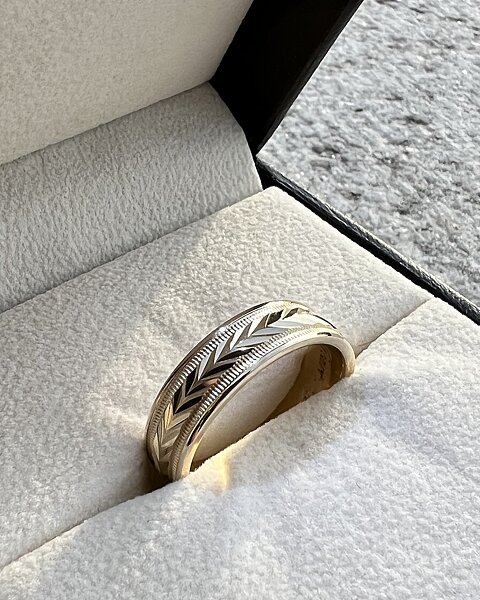 A superb, elegant, &amp; timeless wedding band