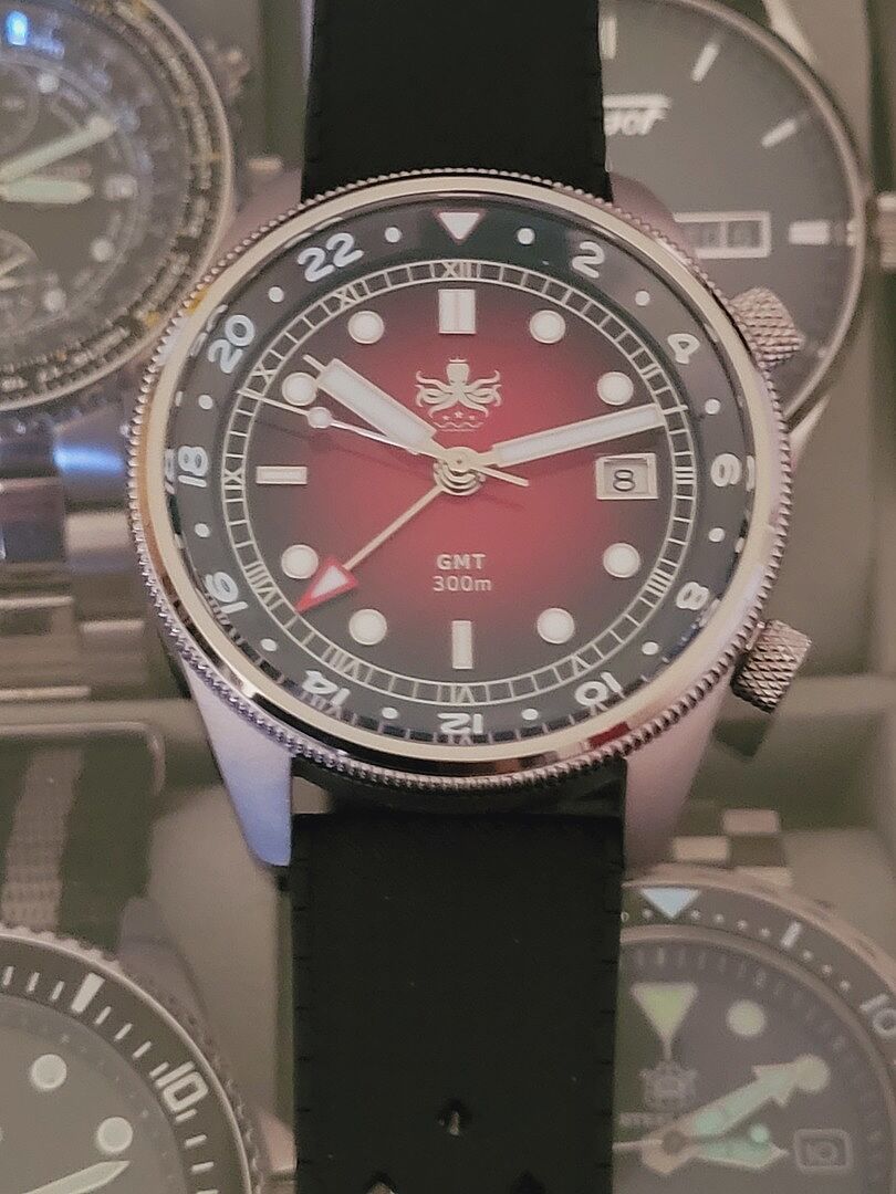 PHOIBOS EAGLE RAY GMT PX023E 300M Dive Watch Red
