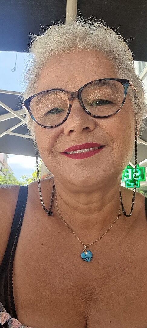Lúcia R.