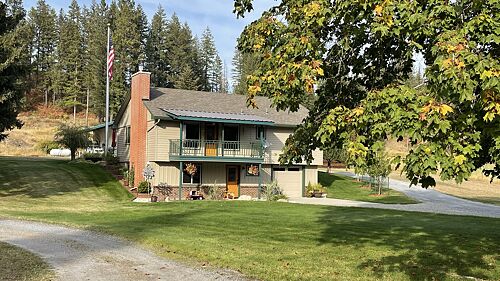 A lawn in Metaline Falls, WA