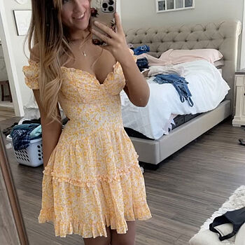 Run The World Off-Shoulder Mini Dress Floral Yellow Selfie Leslie