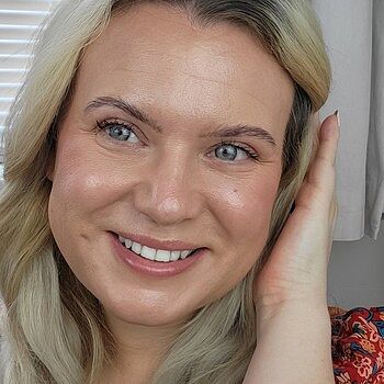 Makeup Revolution Bright Light Face Glow Lustre Medium Light New fave!