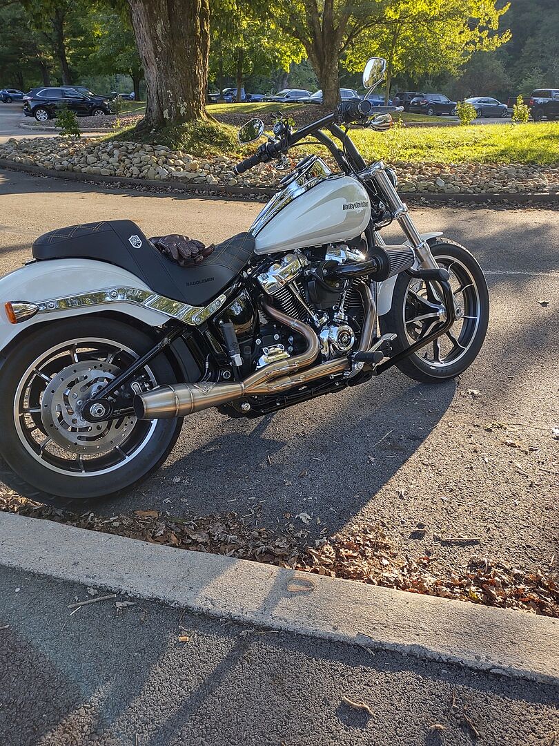 SADDLEMEN バイク用シートゴールドステッチfxlrst Saddlemen SDC Pro Series Gold Lattice Seat fits 2018-2025