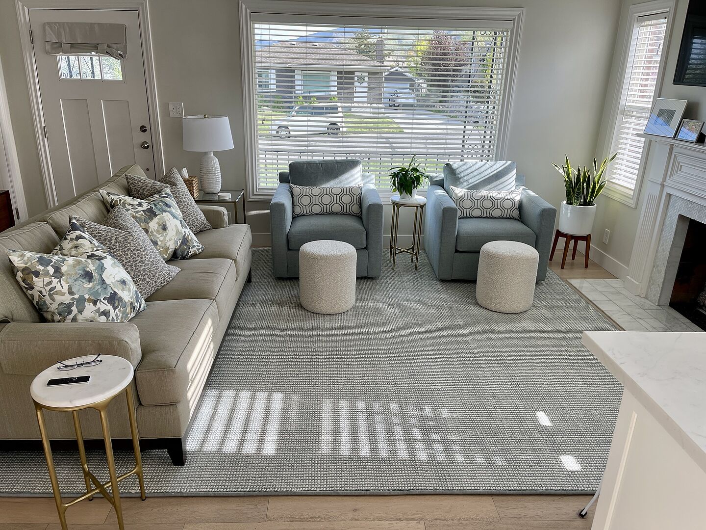 This Rug Really Ties the Room Together