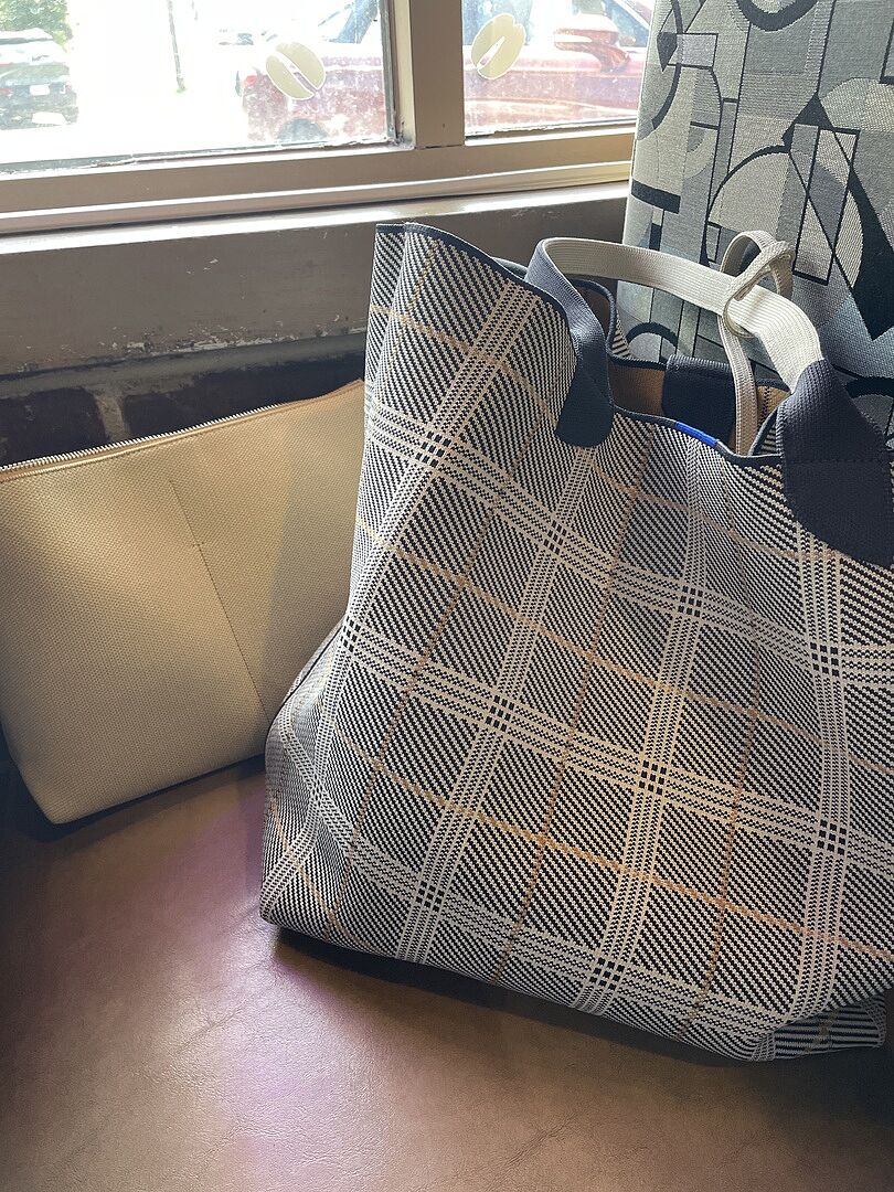 The Lightweight Tote in Soft Sesame | Rothy's