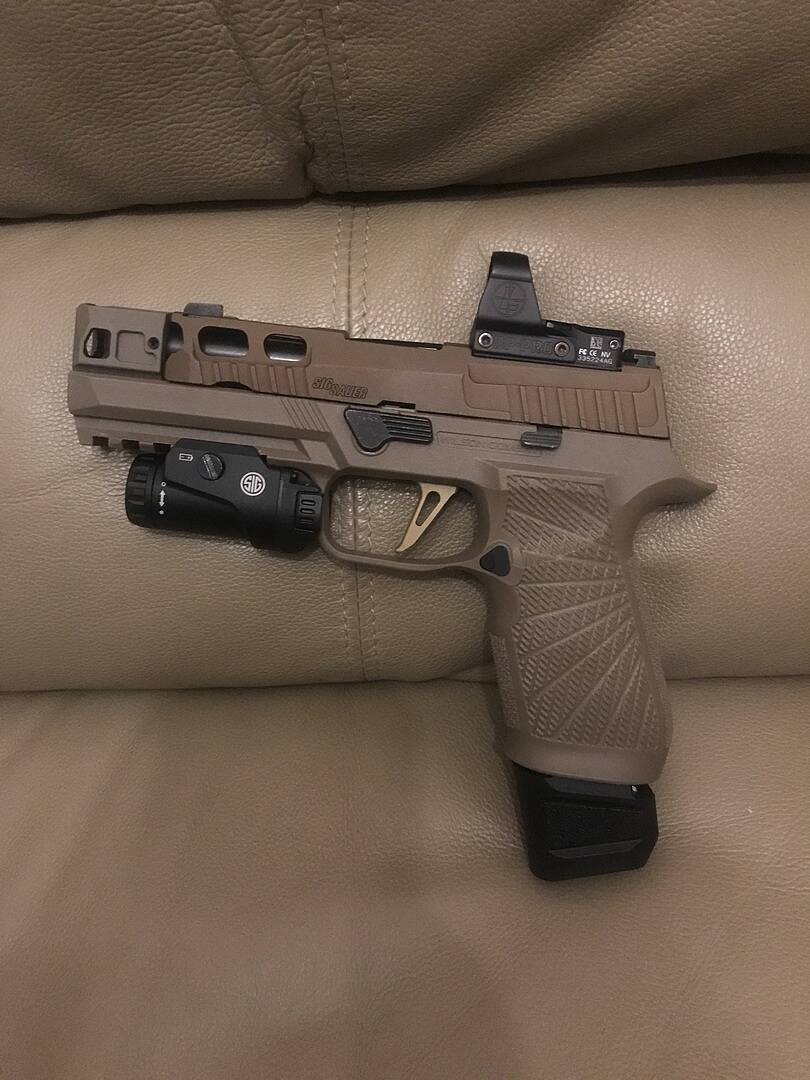 SIG Foxtrot1X Rail Mounted Flashlight ǀ SIG SAUER