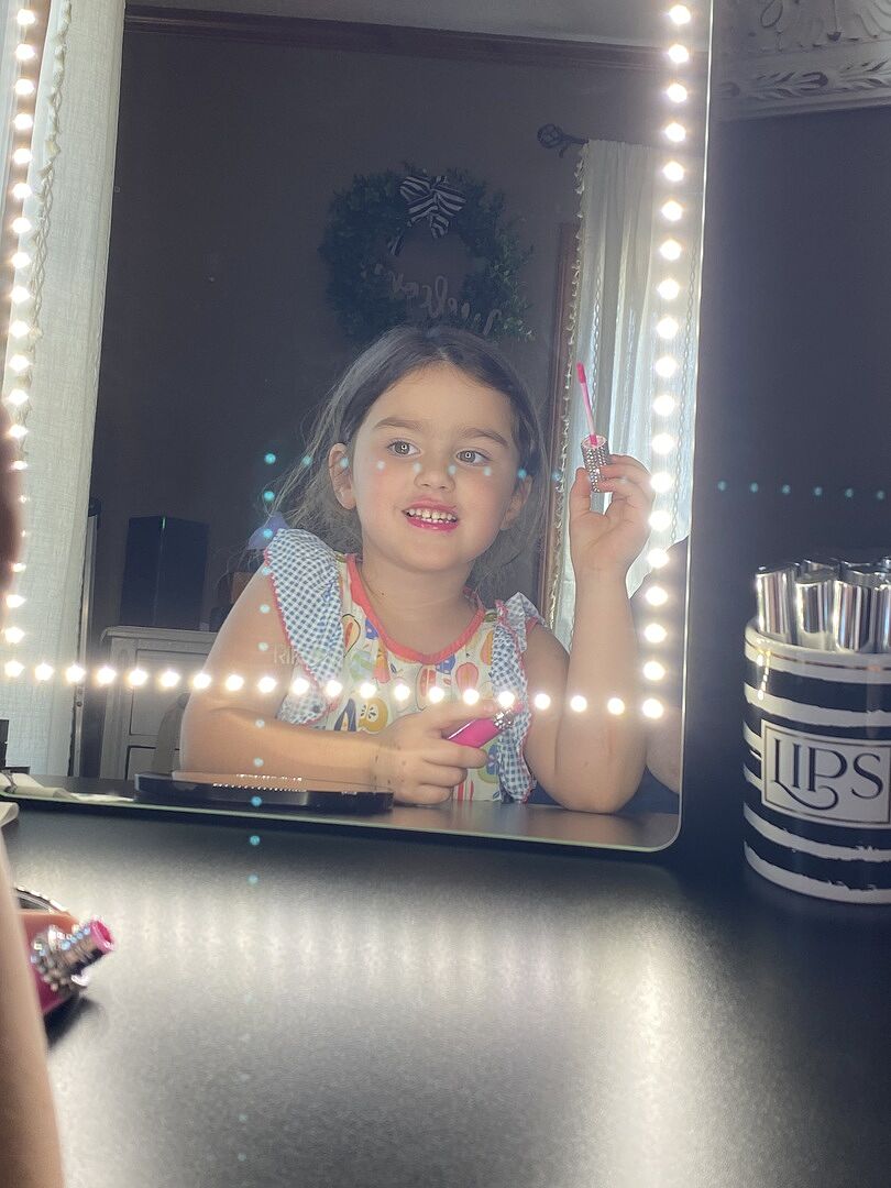 RIKI Pretty | Vanity LED light Mirror with Phone Holder and