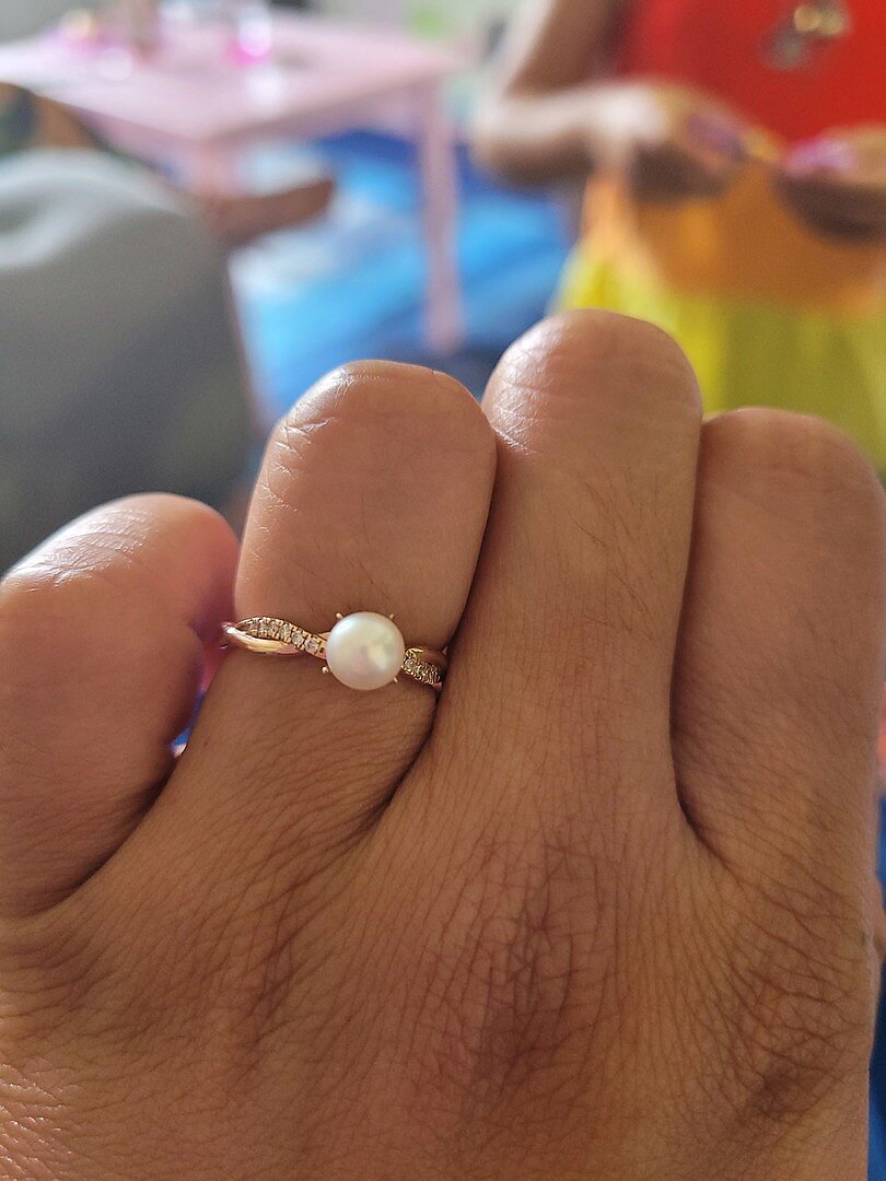 Freshwater Pearl Twist Shank Ring with Diamonds