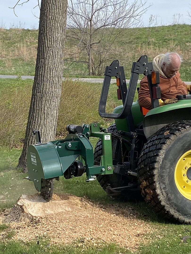 Stump grinder photo 1