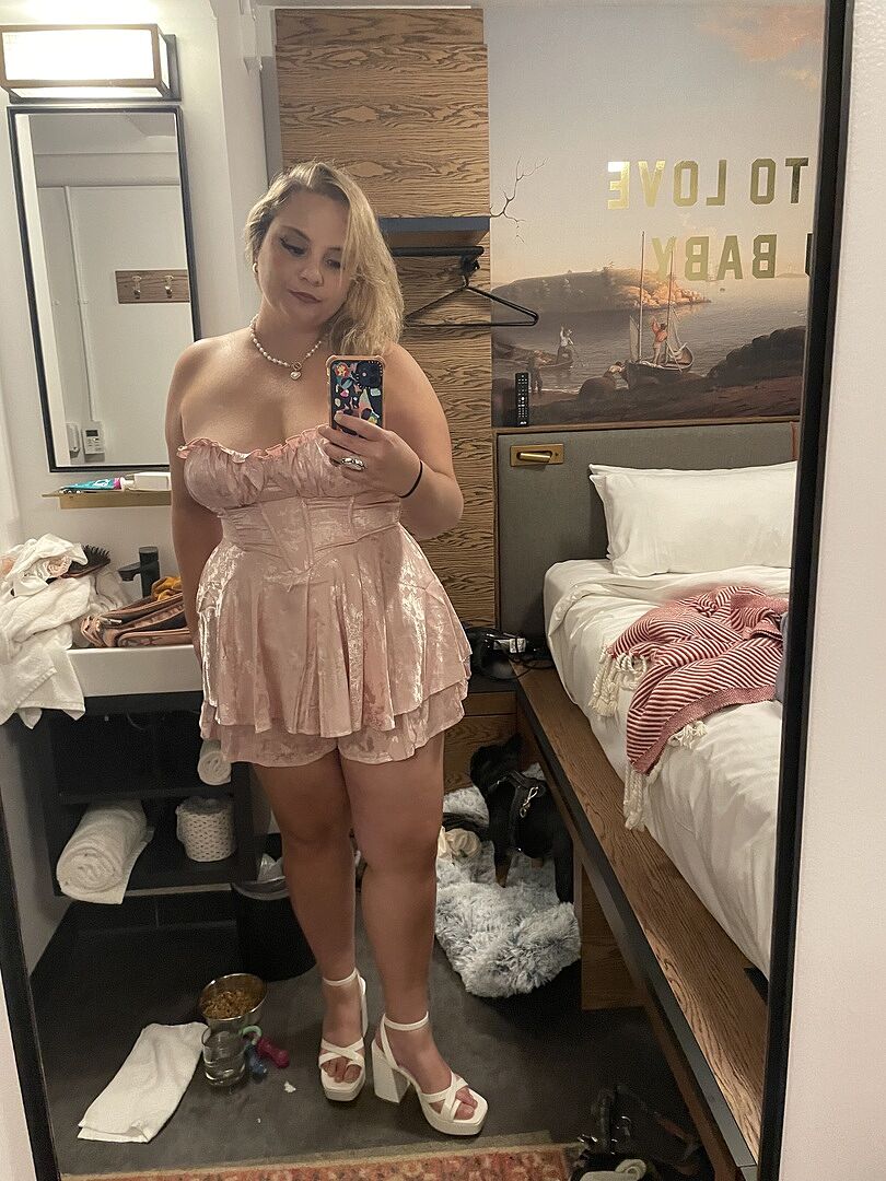 サロペット・オーバーオール・オールインワン Rose Muse off shoulder frills romper Rose Muse off shoulder frills romper