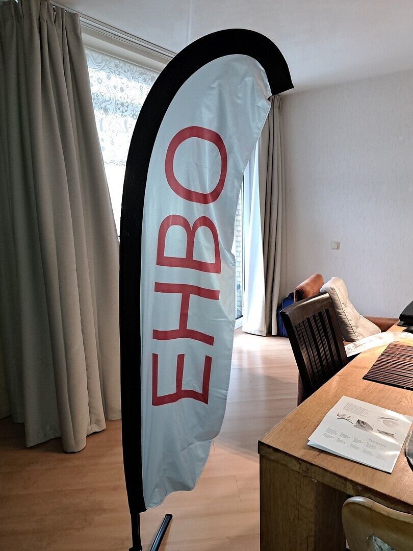 Stevige vlag met extra versterkte geleiding voor mast.