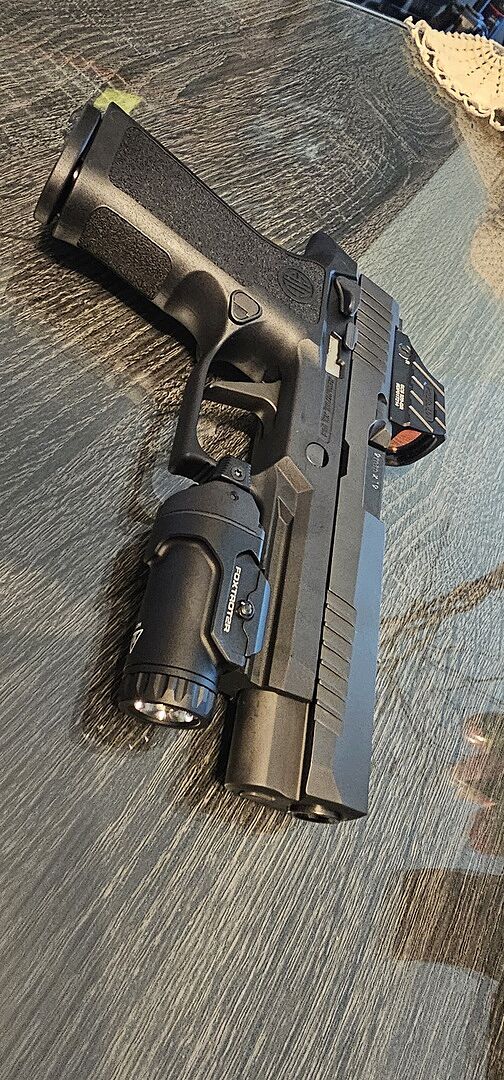 シグ SIG SAUER SOF2R100 FOXTROT2R ライト 実物 SIG SAUER FOXTROT2R【ブラック】 SOF2R100