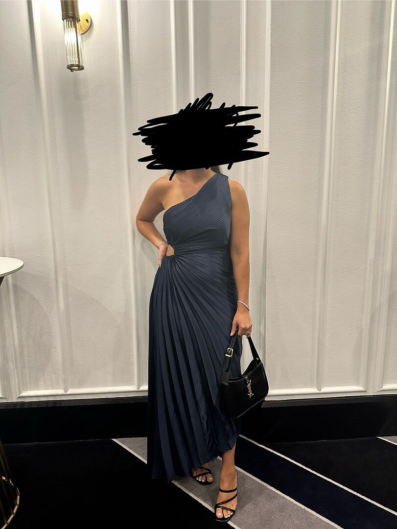 美品近年モデルPLEATS PLEASE アコーディオン　ノースリーブ　ブラック 美品近年モデルPLEATS PLEASE アコーディオン ノースリーブ ブラック