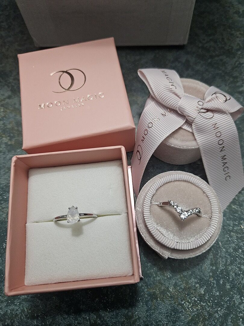 【Moon Magic】Yonder Glow ガーネットリング Moonstone Ring - Yonder Glow – Moon Magic