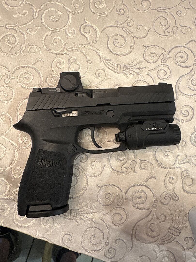 シグ SIG SAUER SOF2R100 FOXTROT2R ライト 実物 SIG SAUER FOXTROT2R 700 Lumen White Weapon Mounted Tactical