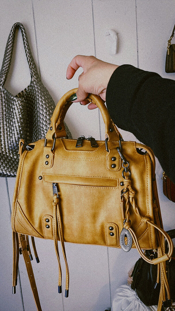 【Steve Madden】 RIGGS トップハンドル トートバッグ ブラウン RIGGS Brown Distressed Slouchy Top-Handle Crossbody Satchel