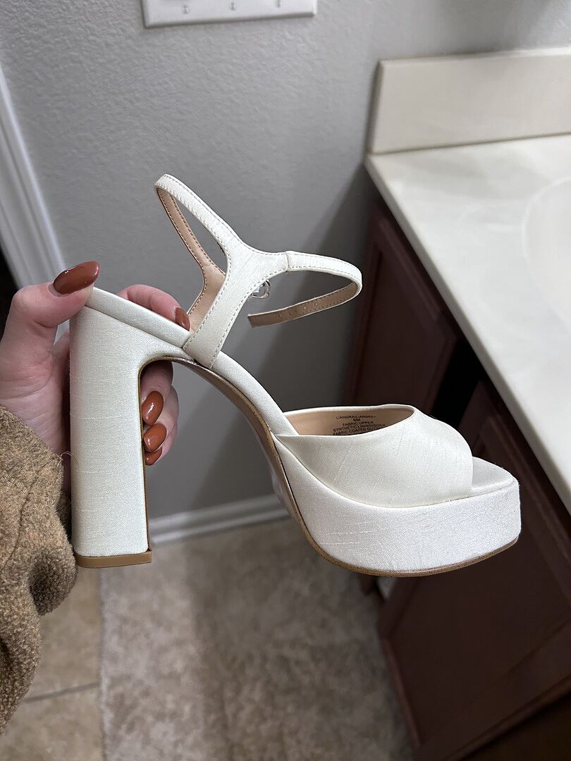 【Steve Madden】Liandra 厚底 ブロックヒール サンダル LINADRA Champagne Women's Platform Square-Toe Strappy Heel