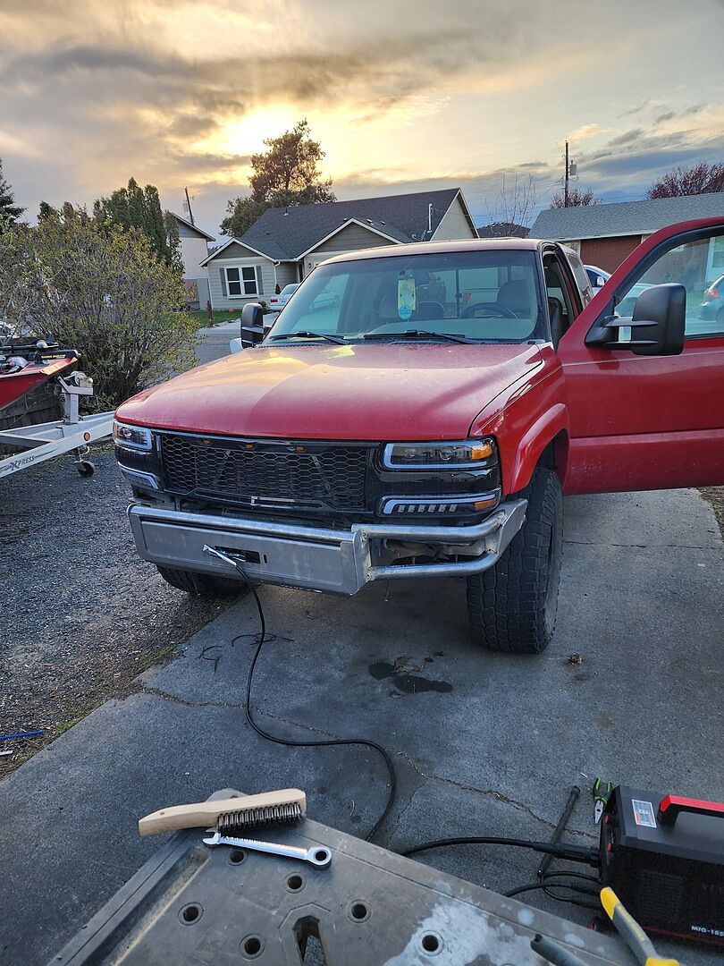 Embark Front Bumper Kit installed on CHEVY Silverado 1500 2001
