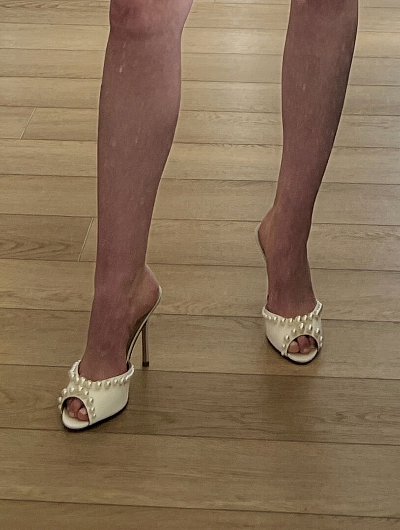 【Steve Madden】パール☆Priya-p☆美脚ピンヒール・サンダル PRIYA-P White Satin Pearl Stiletto Heels | Women's Designer