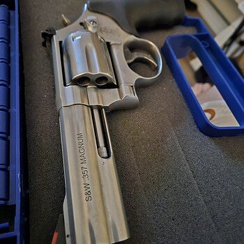 Smith & Wesson Model 686 .357 Magnum 4" Stainless Barrel Revolver 164222 686 Deal