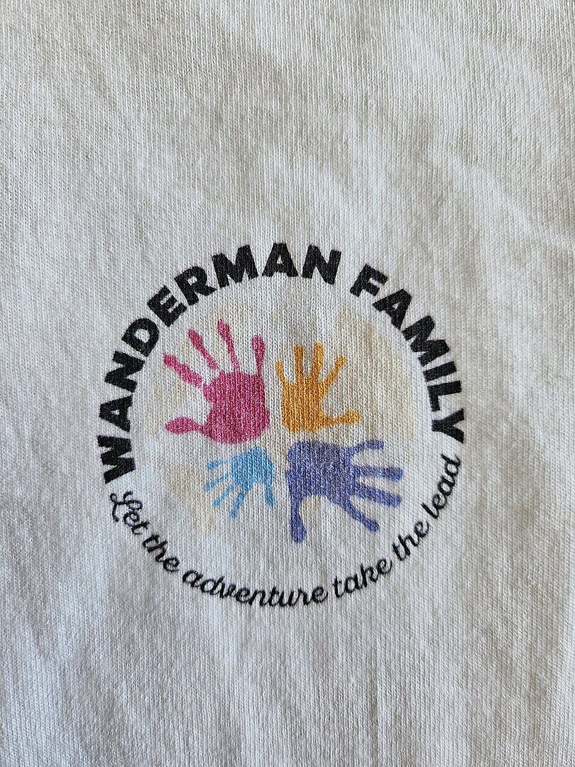 Logo pâle devant