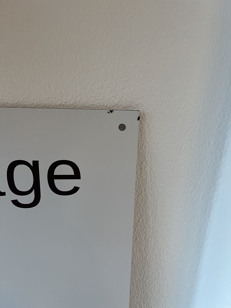 Schild bei Ankunft bereits beschädigt