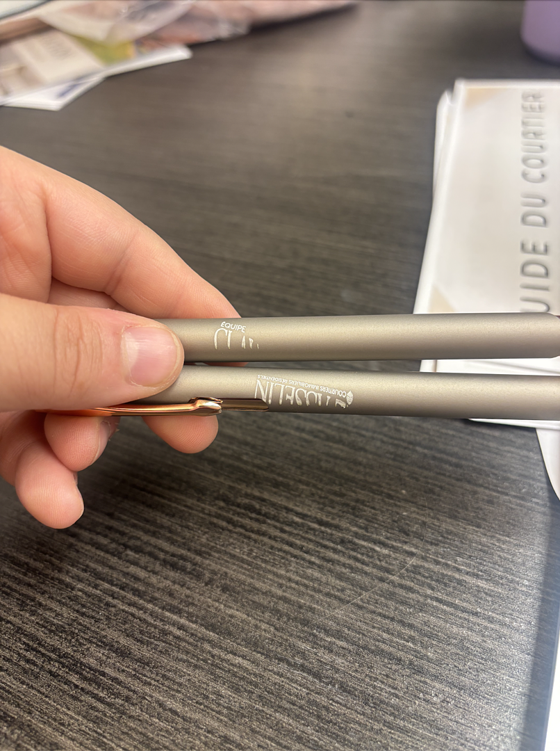 J'adore les stylos, mais