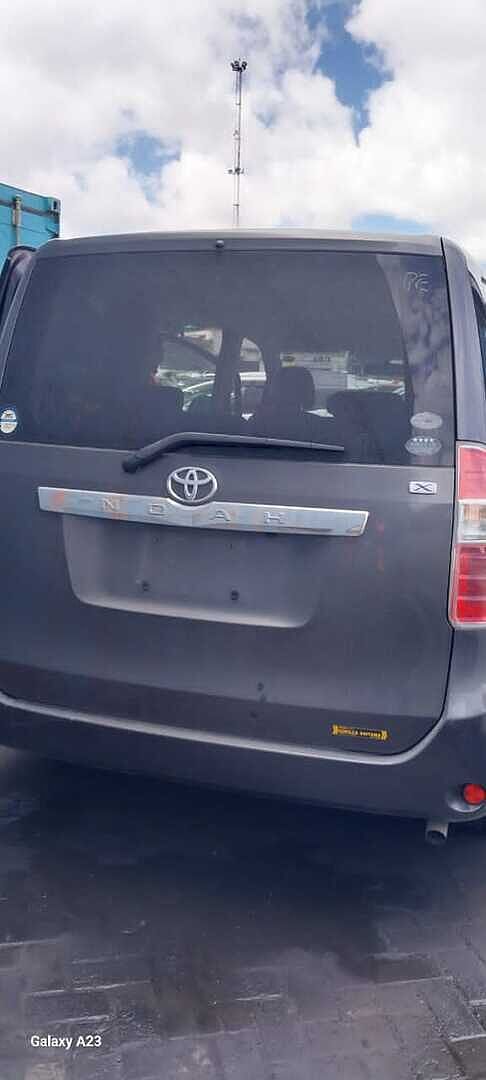 Used 2001 TOYOTA NOAH X/TA-AZR60G for Sale BF78144 - BE FORWARD