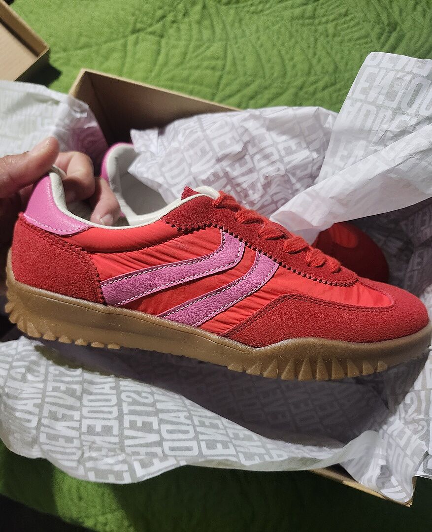 【Steve Madden】フュームレッドマルチ FUME Red Multi Women's Low-Top Lace-Up Sneaker – Steve Madden