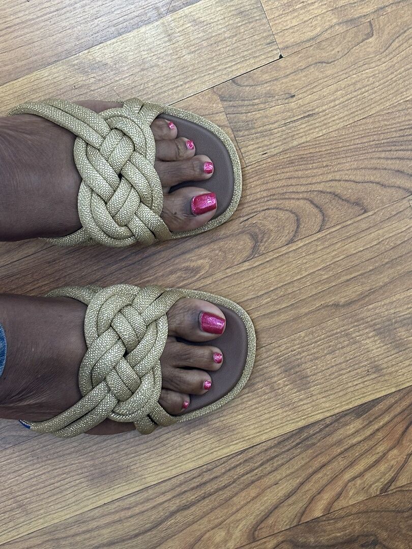 The Summer Sandal in Golden Sun | Women's Sandals | Rothy's