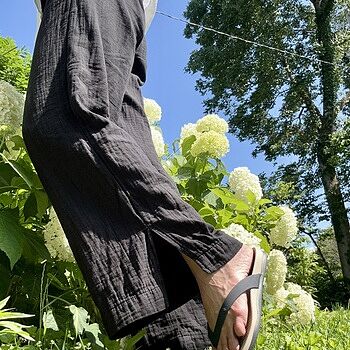 These Paolo Wanderfoam flip flops