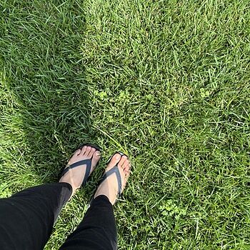 These Paolo Wanderfoam flip flops